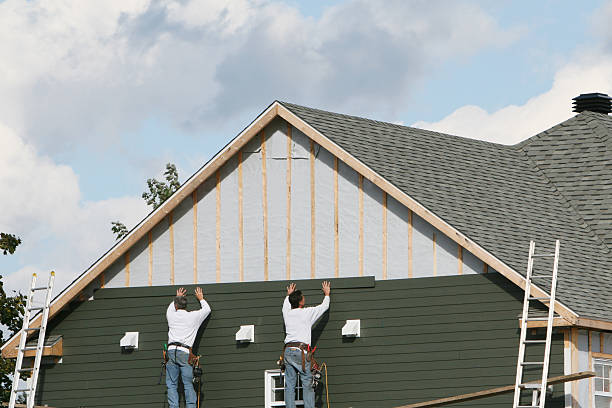 Professional Vinyl Siding technician working in Dundee, NY